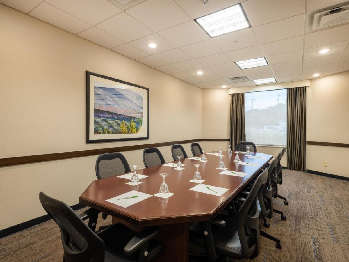 Holiday Inn Greensboro Coliseum By Ihg Zewnętrze zdjęcie