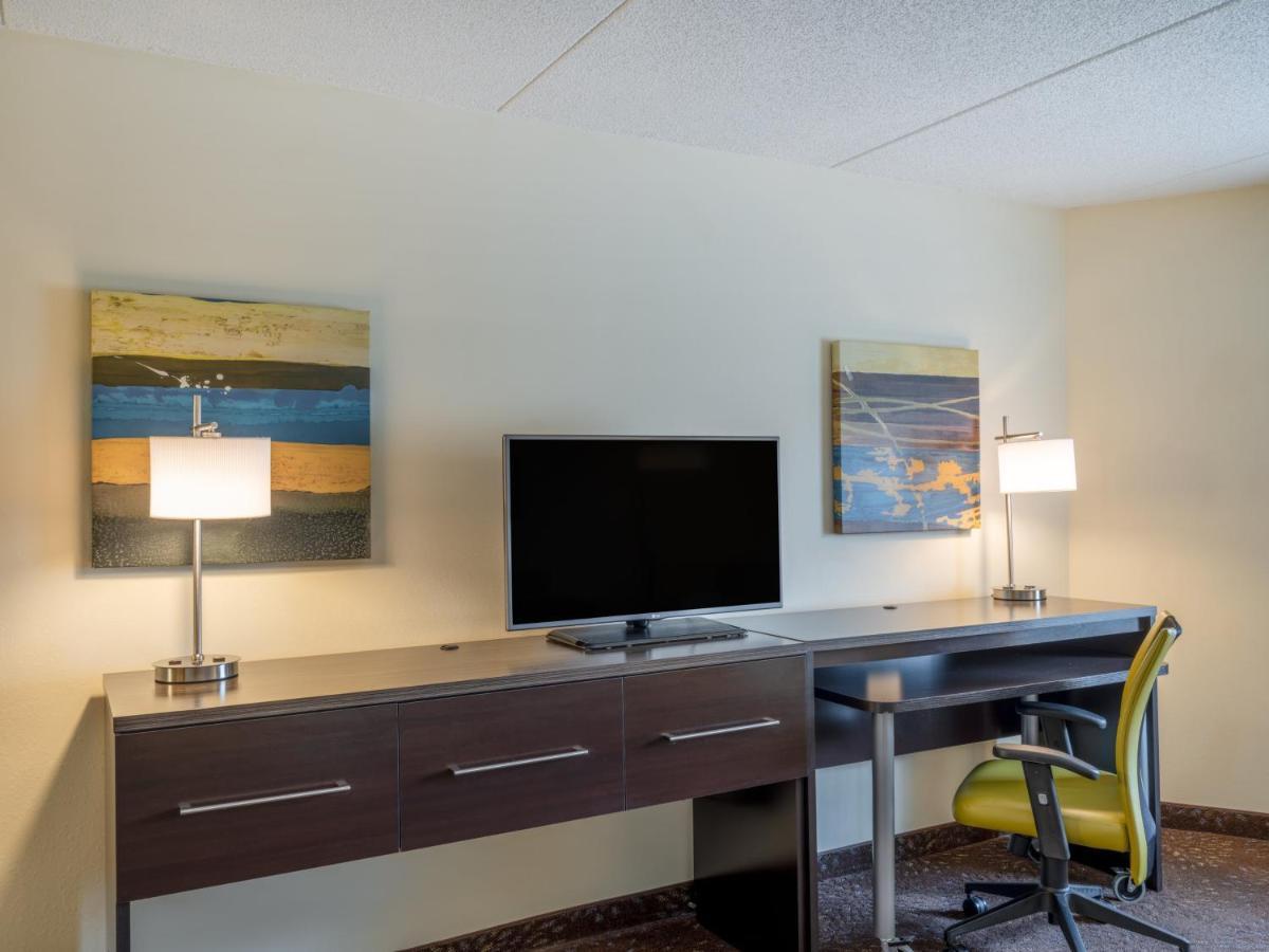 Holiday Inn Greensboro Coliseum By Ihg Zewnętrze zdjęcie